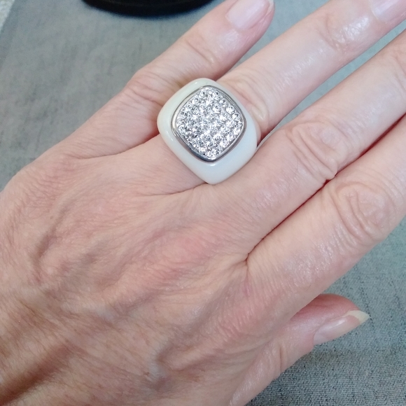 Pave Acrylic ring - Picture 2 of 2